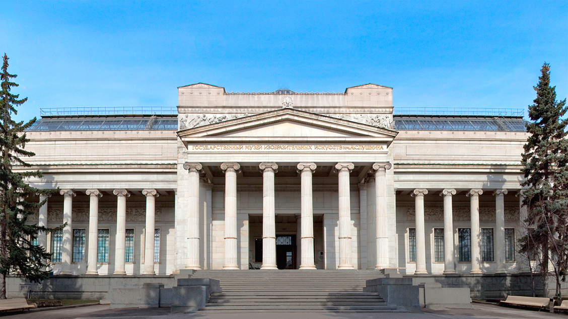Фасад главного здания музея